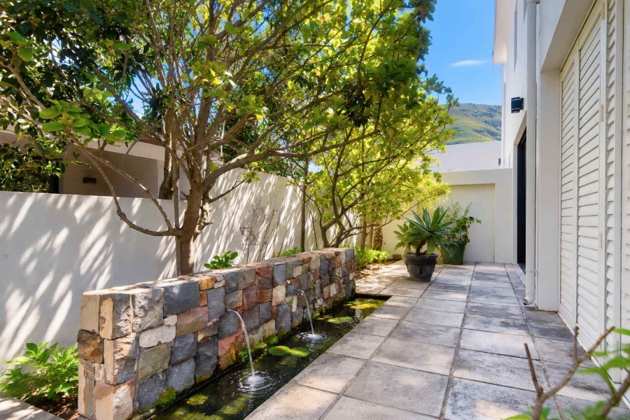 4 Bedroom Property for Sale in Fernkloof Estate Western Cape